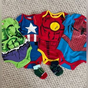 4 NEW Marvel Onsie for 6-9months and 2 pair of new socks